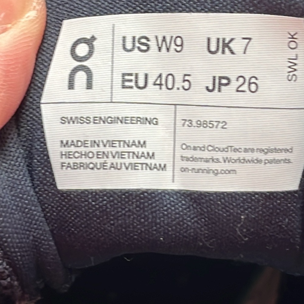 Oncloud Cloudwander Waterproof Sneaker Size 9 - image 7